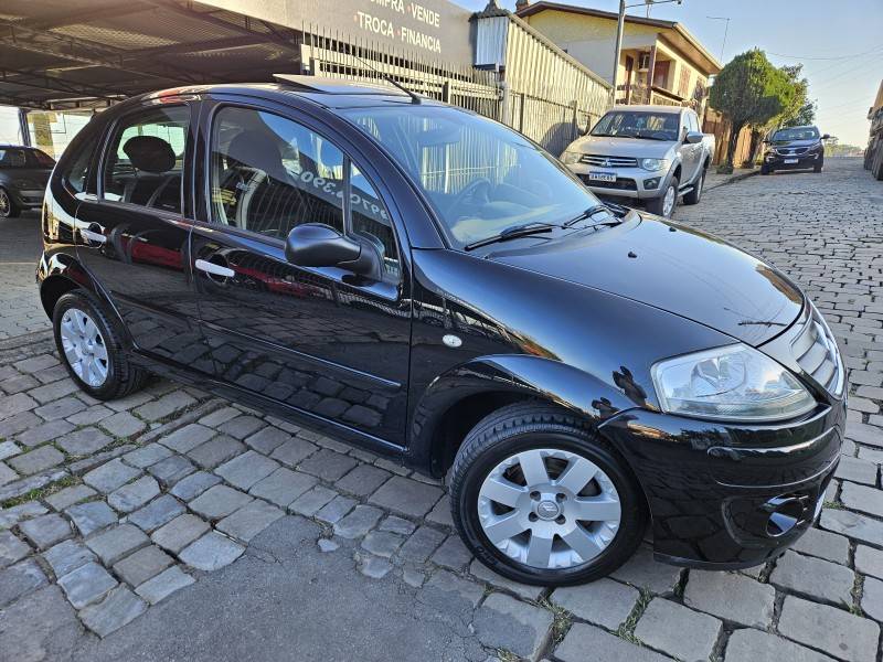 CITROËN - C3 - 2010/2011 - Preta - R$ 31.900,00