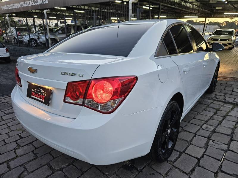 CHEVROLET - CRUZE - 2013/2014 - Branca - R$ 58.900,00