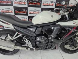 SUZUKI - GSX - 2011/2012 - Branca - R$ 29.900,00