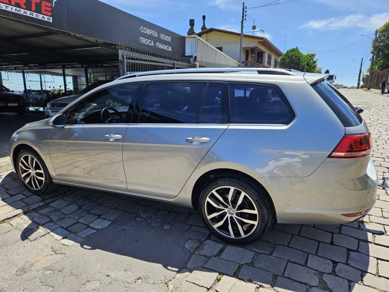 VOLKSWAGEN - GOLF - 2015/2016 - Prata - R$ 88.900,00