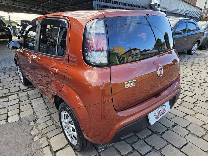 FIAT - UNO - 2015/2016 - Laranja - R$ 49.900,00