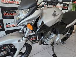 HONDA - CB 300R - 2009/2010 - Prata - R$ 13.500,00