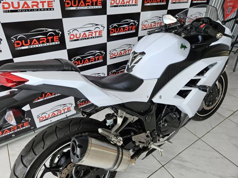 KAWASAKI - NINJA 300 - 2014/2015 - Branca - R$ 21.900,00