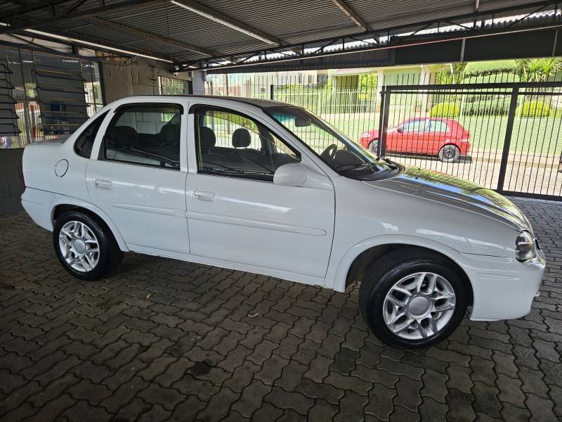 CHEVROLET - CLASSIC - 2005/2005 - Branca - R$ 21.900,00