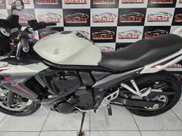 SUZUKI - GSX - 2011/2012 - Branca - R$ 29.900,00