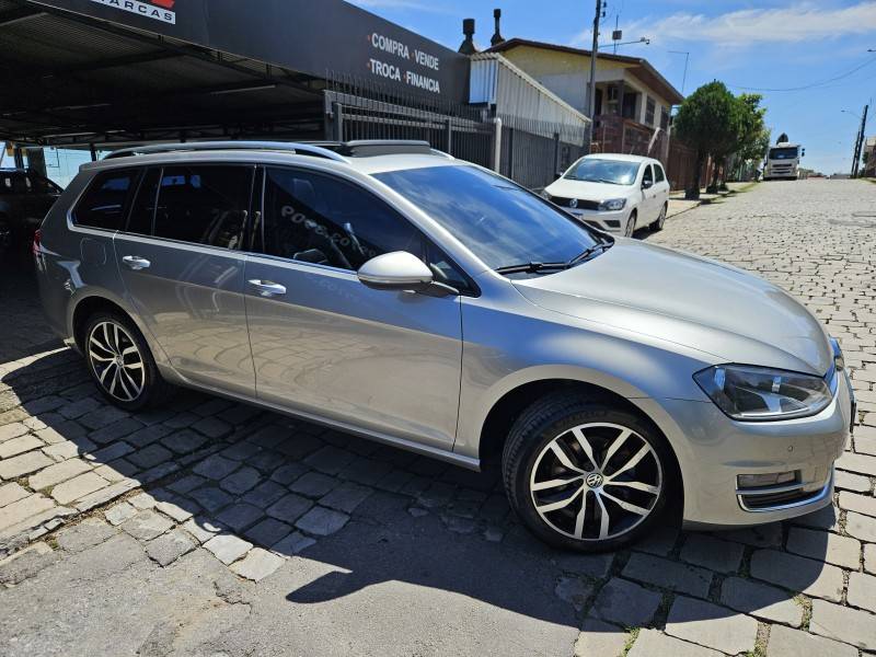 VOLKSWAGEN - GOLF - 2015/2016 - Prata - R$ 88.900,00
