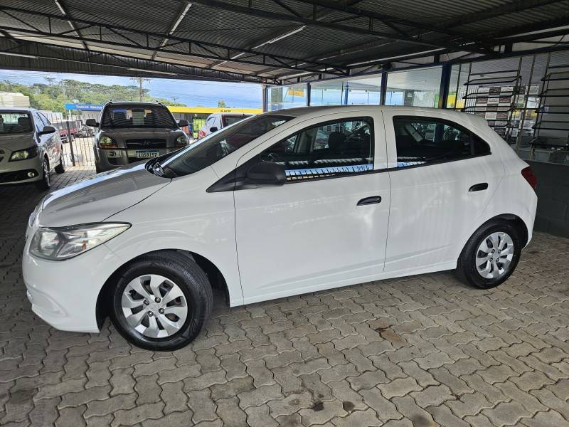 CHEVROLET - ONIX - 2018/2018 - Branca - R$ 48.900,00