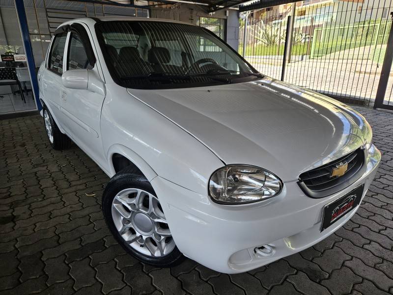 CHEVROLET - CLASSIC - 2005/2005 - Branca - R$ 21.900,00