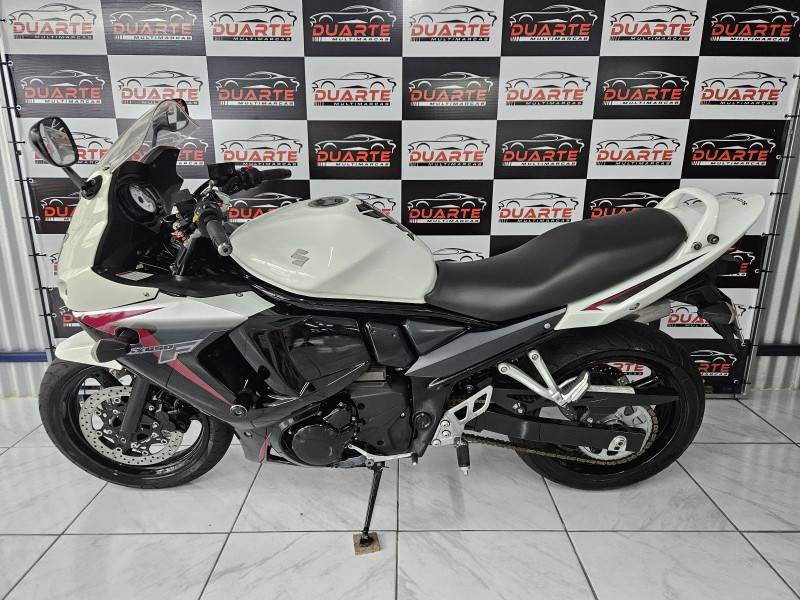 SUZUKI - GSX - 2011/2012 - Branca - R$ 29.900,00