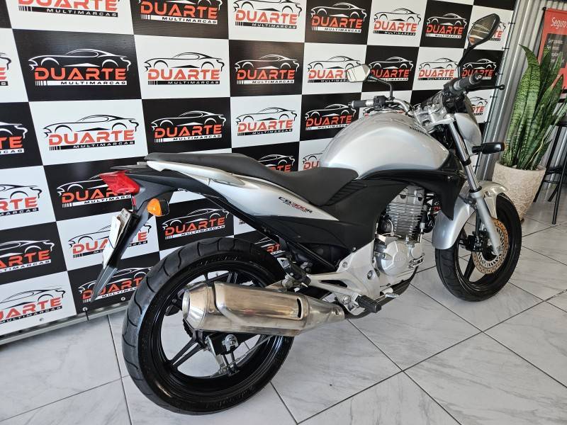 HONDA - CB 300R - 2009/2010 - Prata - R$ 13.500,00