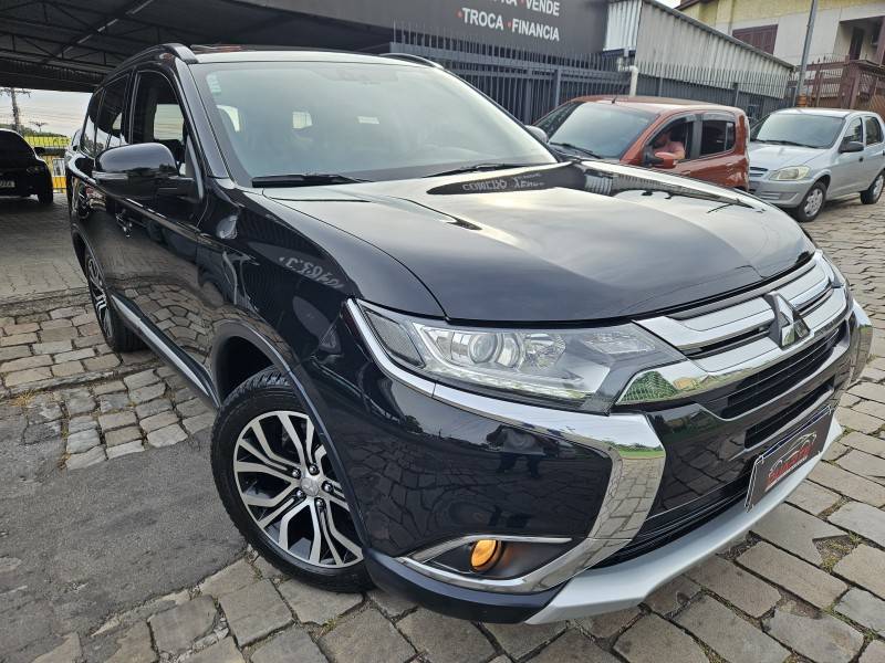 MITSUBISHI - OUTLANDER - 2015/2016 - Preta - R$ 87.900,00