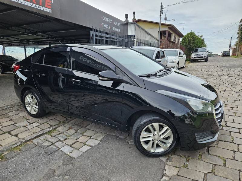 HYUNDAI - HB20S - 2015/2016 - Preta - R$ 51.900,00