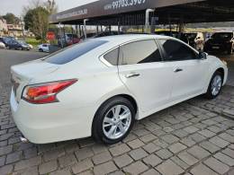 NISSAN - ALTIMA - 2013/2014 - Branca - R$ 65.900,00