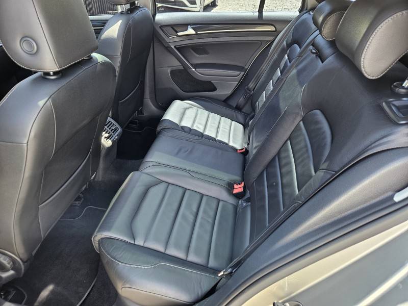 VOLKSWAGEN - GOLF - 2015/2016 - Prata - R$ 88.900,00