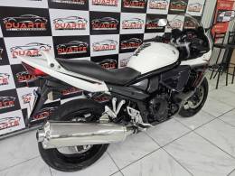 SUZUKI - GSX - 2011/2012 - Branca - R$ 29.900,00