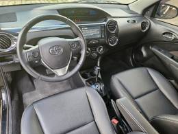 TOYOTA - ETIOS - 2016/2017 - Preta - R$ 61.900,00