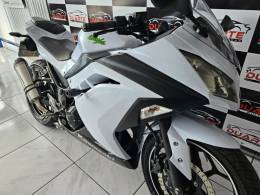 KAWASAKI - NINJA 300 - 2014/2015 - Branca - R$ 21.900,00