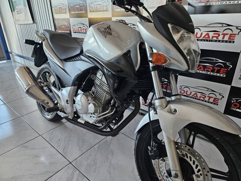 HONDA - CB 300R - 2009/2010 - Prata - R$ 13.500,00