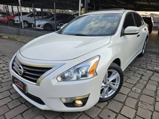 NISSAN - ALTIMA - 2013/2014 - Branca - R$ 65.900,00