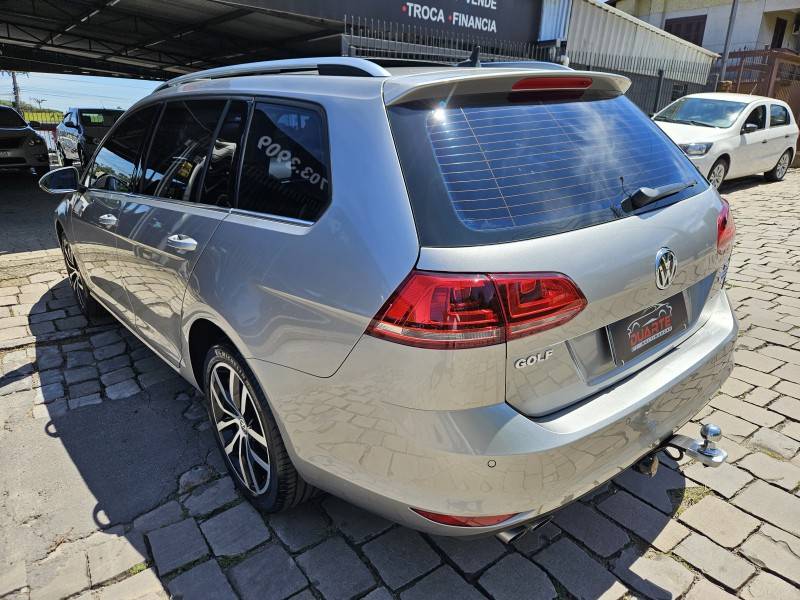VOLKSWAGEN - GOLF - 2015/2016 - Prata - R$ 88.900,00