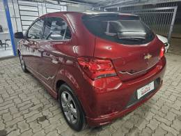 CHEVROLET - ONIX - 2017/2018 - Vermelha - R$ 62.900,00