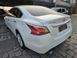 NISSAN - ALTIMA - 2013/2014 - Branca - R$ 65.900,00