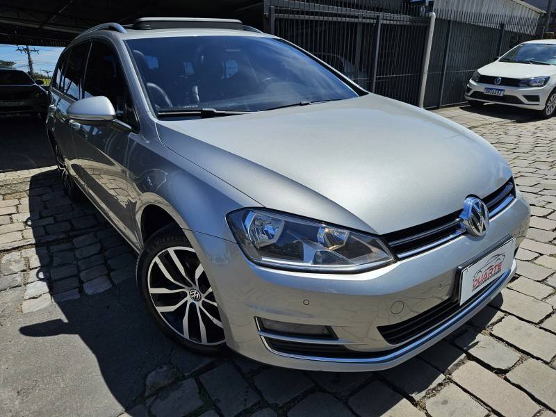 VOLKSWAGEN - GOLF - 2015/2016 - Prata - R$ 91.900,00