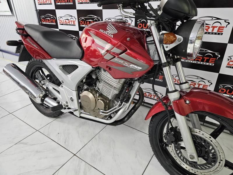 HONDA - CBX 250 TWISTER - 2006/2006 - Vermelha - R$ 10.900,00