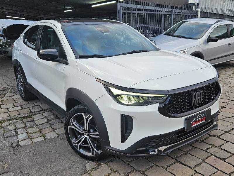 FIAT - FASTBACK - 2024/2025 - Branca - R$ 127.900,00