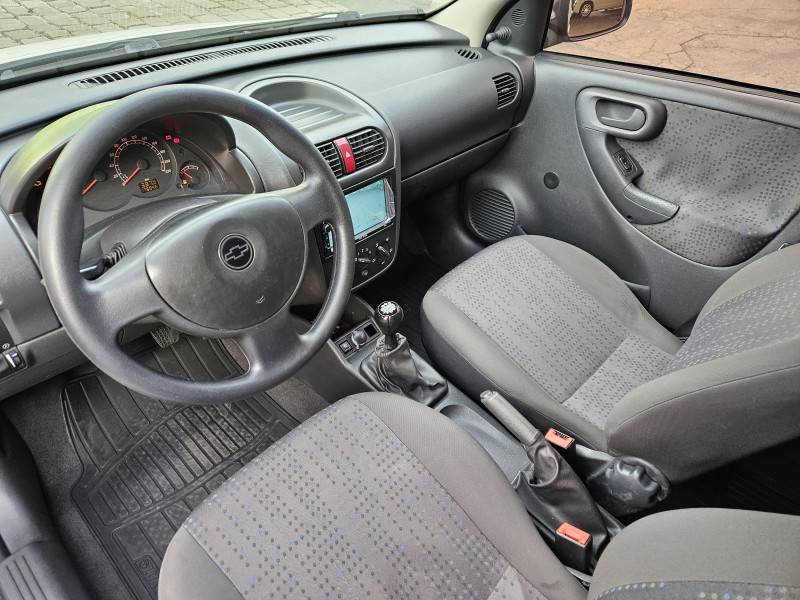 CHEVROLET - CORSA - 2010/2011 - Branca - R$ 31.900,00