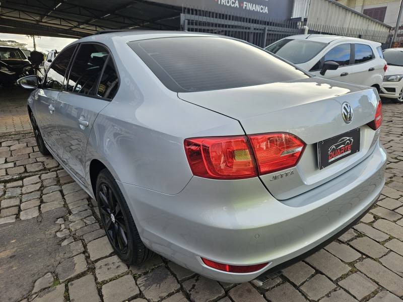 VOLKSWAGEN - JETTA - 2011/2012 - Prata - R$ 59.900,00