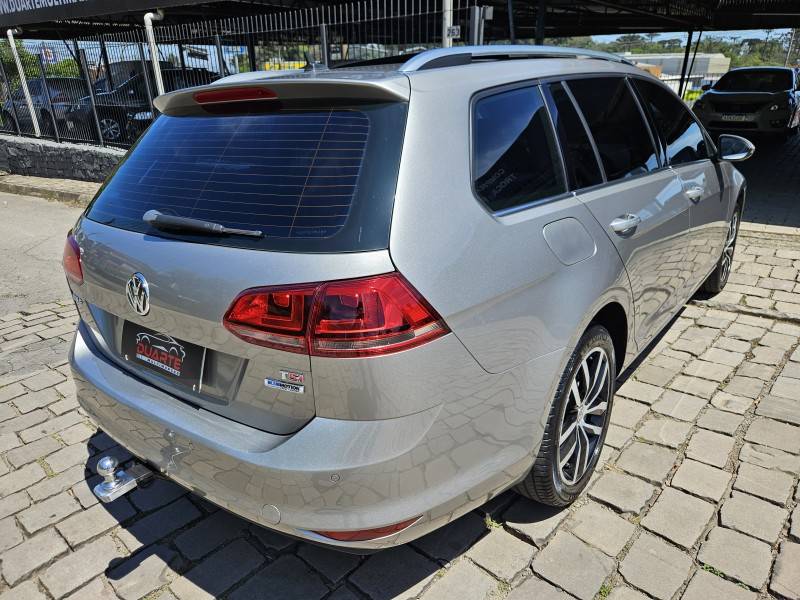 VOLKSWAGEN - GOLF - 2015/2016 - Prata - R$ 91.900,00