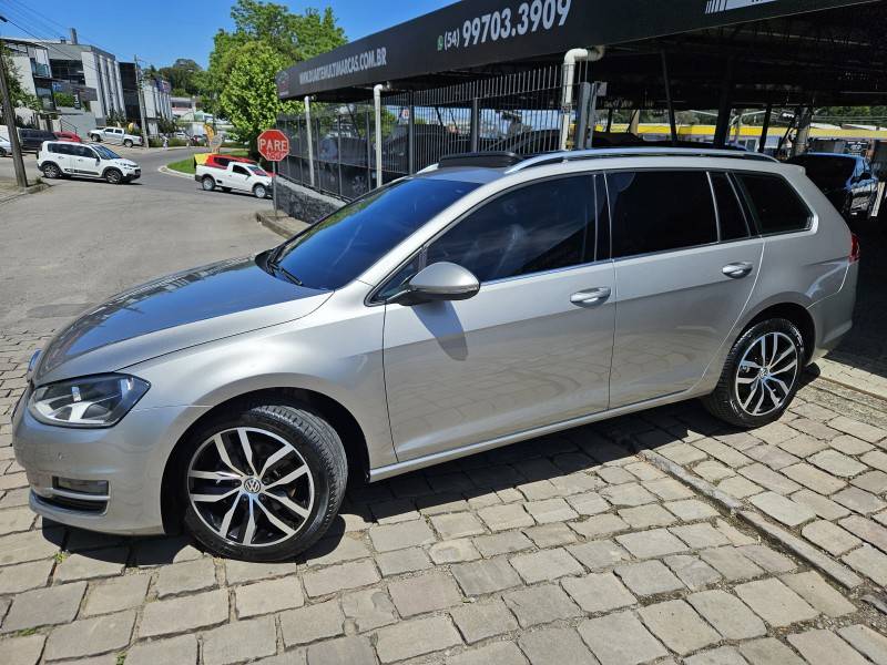 VOLKSWAGEN - GOLF - 2015/2016 - Prata - R$ 91.900,00