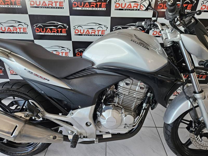 HONDA - CB 300R - 2009/2010 - Prata - R$ 13.500,00